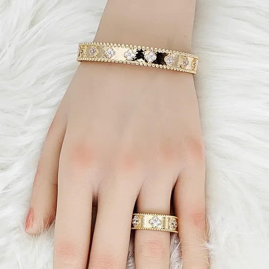 a Set of Four Leaf Clover Retro Exquisite Copper Micro Inlaid Bracelet and Ring Set